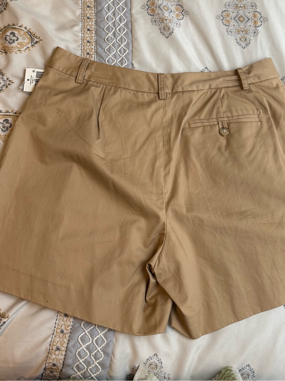 Lauren Ralph Lauren pleated khaki women’s Shorts Sz 4 NWT - Picture 2 of 3